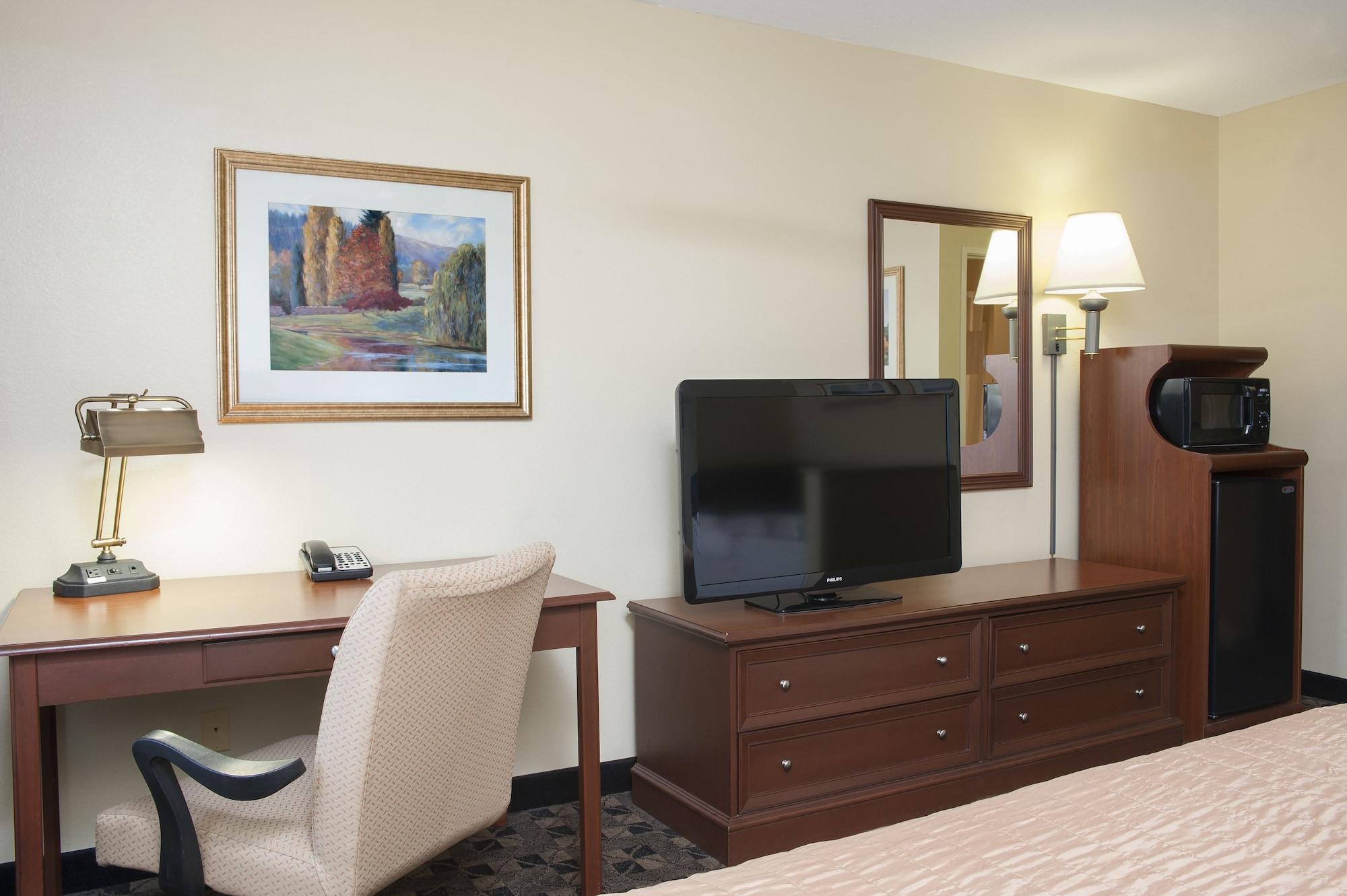 Baymont By Wyndham Mt. Pleasant Hotel Mount Pleasant Bagian luar foto
