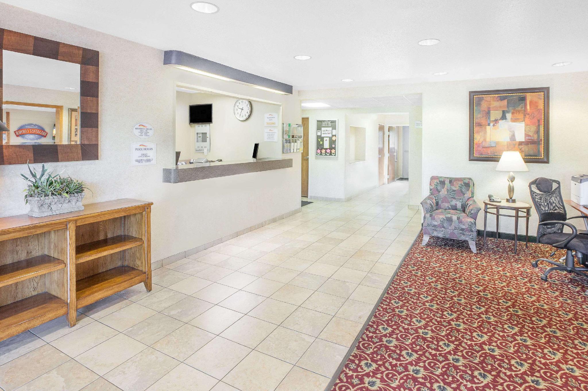 Baymont By Wyndham Mt. Pleasant Hotel Mount Pleasant Bagian luar foto