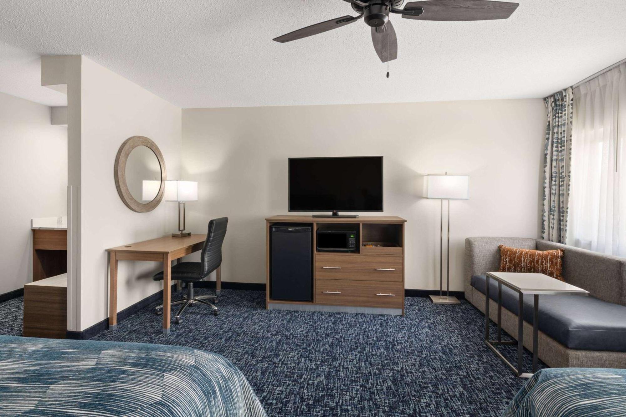 Baymont By Wyndham Mt. Pleasant Hotel Mount Pleasant Bagian luar foto